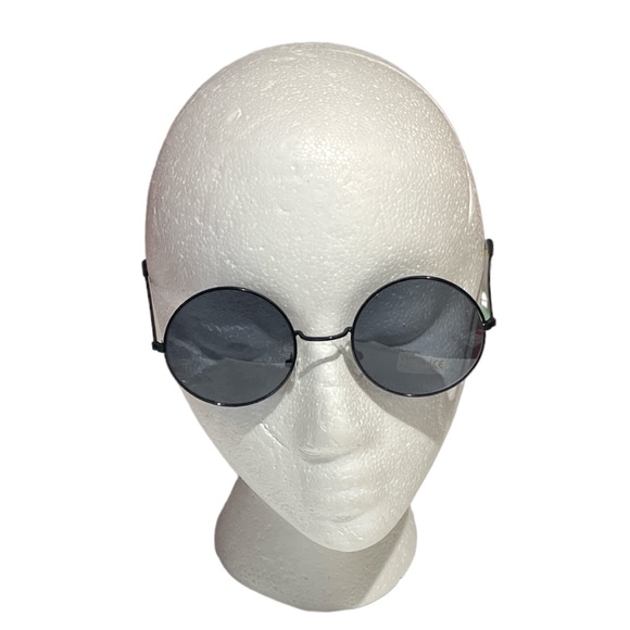 Petals and Peacocks Mathilda Round Sunglasses Black - Picture 1 of 3